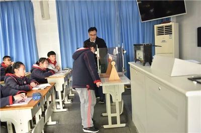 重視物理實驗凸顯科學(xué)思維——南京市初中物理主題教研活動在旭東中學(xué)舉行